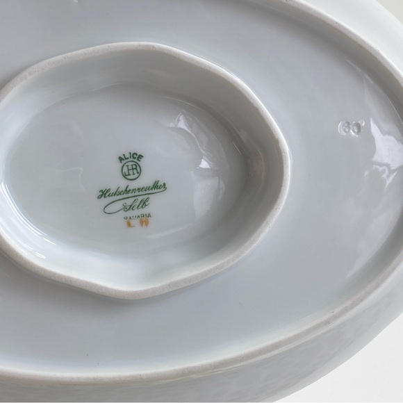 Elegant White and Gold Gravy Boat Set